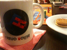 Чашка с логотипом - Арт-кафе Freud House - Киев